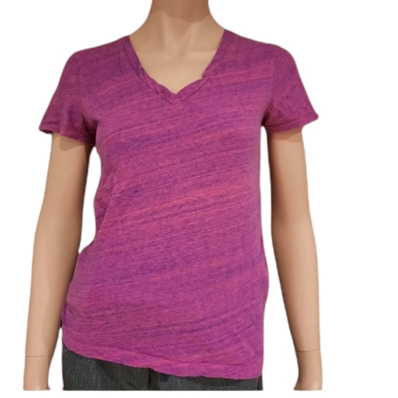 Levi's Tops - 🍒 Levi's v neck purple top woman